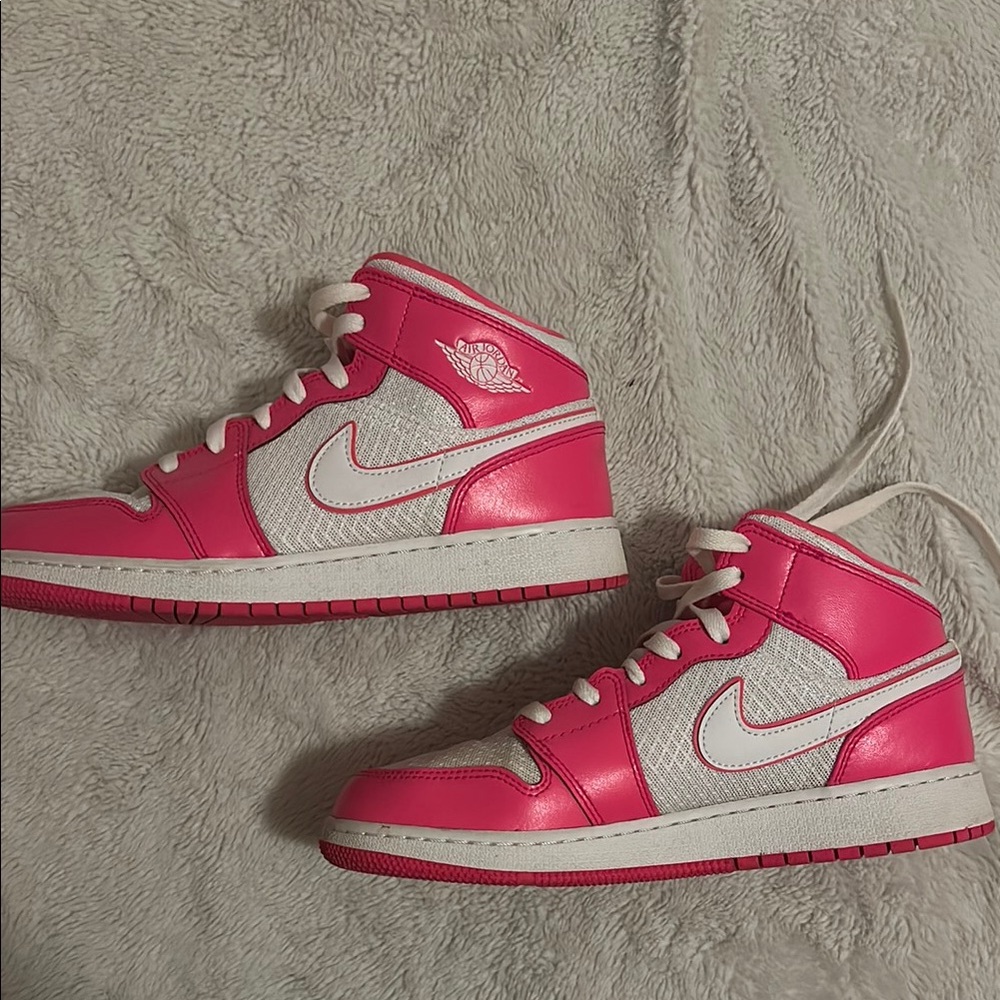 Nike Hyper Pink GS Jordan One’s